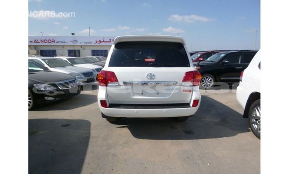 Buy Import Toyota Land Cruiser White Car in Import - Dubai in Aragatsotn Buy Import Toyota Land Cruiser White Car in Import - Dubai in Aragatsotn