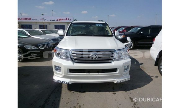 Buy Import Toyota Land Cruiser White Car in Import - Dubai in Aragatsotn Buy Import Toyota Land Cruiser White Car in Import - Dubai in Aragatsotn