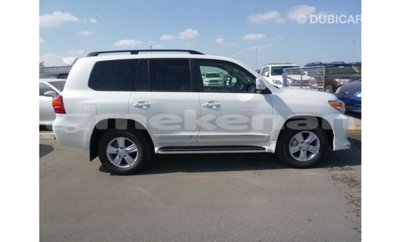Buy Import Toyota Land Cruiser White Car in Import - Dubai in Aragatsotn Buy Import Toyota Land Cruiser White Car in Import - Dubai in Aragatsotn