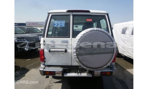 Buy Import Toyota Land Cruiser White Car in Import - Dubai in Aragatsotn Buy Import Toyota Land Cruiser White Car in Import - Dubai in Aragatsotn