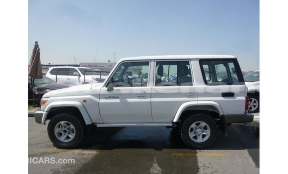Buy Import Toyota Land Cruiser White Car in Import - Dubai in Aragatsotn Buy Import Toyota Land Cruiser White Car in Import - Dubai in Aragatsotn