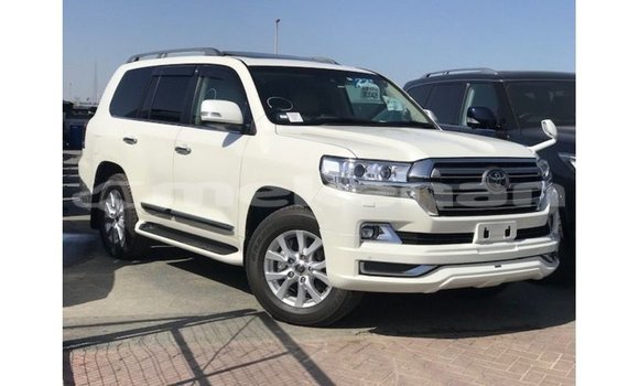 Buy Import Toyota Land Cruiser White Car in Import - Dubai in Aragatsotn Buy Import Toyota Land Cruiser White Car in Import - Dubai in Aragatsotn