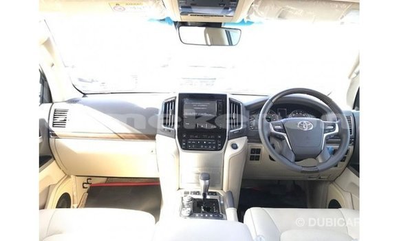 Buy Import Toyota Land Cruiser White Car in Import - Dubai in Aragatsotn Buy Import Toyota Land Cruiser White Car in Import - Dubai in Aragatsotn