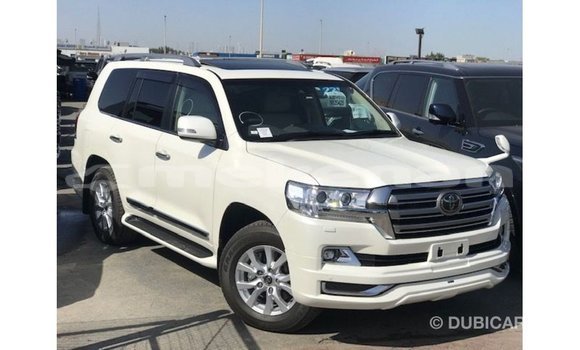 Buy Import Toyota Land Cruiser White Car in Import - Dubai in Aragatsotn Buy Import Toyota Land Cruiser White Car in Import - Dubai in Aragatsotn