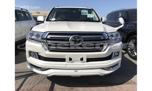 Buy Import Toyota Land Cruiser White Car in Import - Dubai in Aragatsotn Buy Import Toyota Land Cruiser White Car in Import - Dubai in Aragatsotn