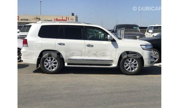 Buy Import Toyota Land Cruiser White Car in Import - Dubai in Aragatsotn Buy Import Toyota Land Cruiser White Car in Import - Dubai in Aragatsotn