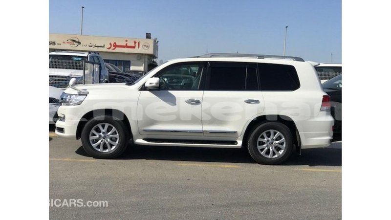 Big with watermark toyota land cruiser aragatsotn import dubai 2643