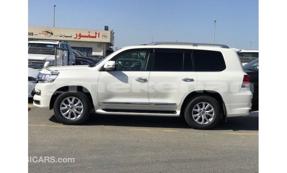 Buy Import Toyota Land Cruiser White Car in Import - Dubai in Aragatsotn Buy Import Toyota Land Cruiser White Car in Import - Dubai in Aragatsotn