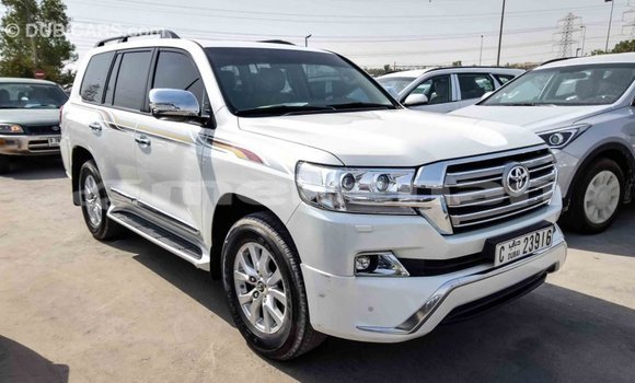 Buy Import Toyota Land Cruiser White Car in Import - Dubai in Aragatsotn Buy Import Toyota Land Cruiser White Car in Import - Dubai in Aragatsotn