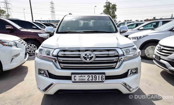 Buy Import Toyota Land Cruiser White Car in Import - Dubai in Aragatsotn Buy Import Toyota Land Cruiser White Car in Import - Dubai in Aragatsotn
