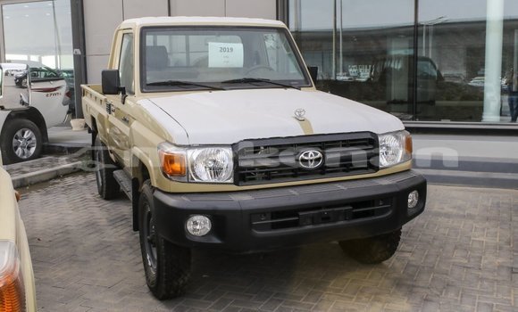Buy Import Toyota Land Cruiser Beige Car in Import - Dubai in Aragatsotn Buy Import Toyota Land Cruiser Beige Car in Import - Dubai in Aragatsotn