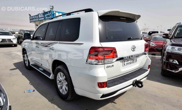 Buy Import Toyota Land Cruiser White Car in Import - Dubai in Aragatsotn Buy Import Toyota Land Cruiser White Car in Import - Dubai in Aragatsotn