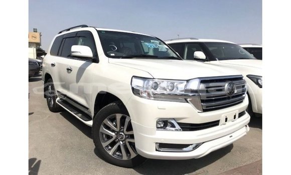 Buy Import Toyota Land Cruiser White Car in Import - Dubai in Aragatsotn Buy Import Toyota Land Cruiser White Car in Import - Dubai in Aragatsotn