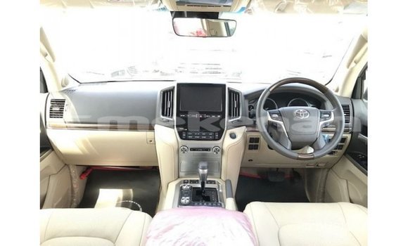 Buy Import Toyota Land Cruiser White Car in Import - Dubai in Aragatsotn Buy Import Toyota Land Cruiser White Car in Import - Dubai in Aragatsotn
