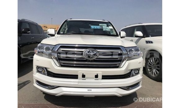 Buy Import Toyota Land Cruiser White Car in Import - Dubai in Aragatsotn Buy Import Toyota Land Cruiser White Car in Import - Dubai in Aragatsotn
