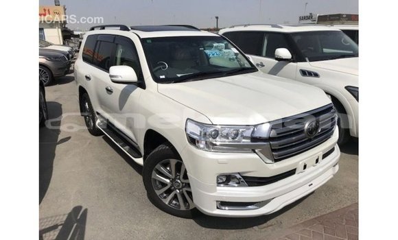 Buy Import Toyota Land Cruiser White Car in Import - Dubai in Aragatsotn Buy Import Toyota Land Cruiser White Car in Import - Dubai in Aragatsotn