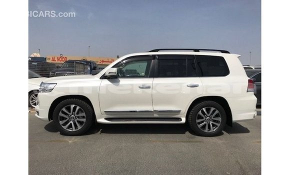 Buy Import Toyota Land Cruiser White Car in Import - Dubai in Aragatsotn Buy Import Toyota Land Cruiser White Car in Import - Dubai in Aragatsotn