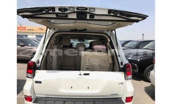 Buy Import Toyota Land Cruiser White Car in Import - Dubai in Aragatsotn Buy Import Toyota Land Cruiser White Car in Import - Dubai in Aragatsotn