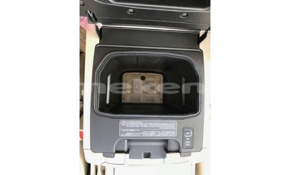 Buy Import Toyota Land Cruiser White Car in Import - Dubai in Aragatsotn Buy Import Toyota Land Cruiser White Car in Import - Dubai in Aragatsotn