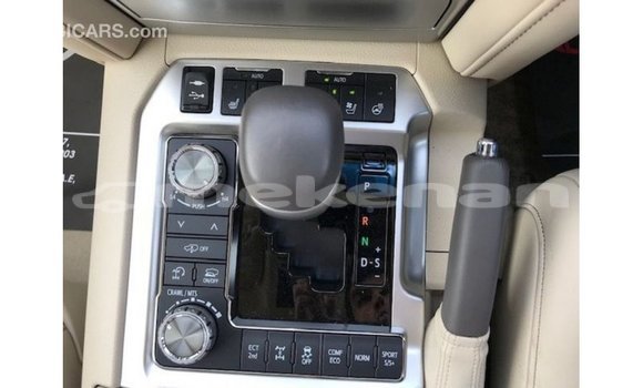 Buy Import Toyota Land Cruiser White Car in Import - Dubai in Aragatsotn Buy Import Toyota Land Cruiser White Car in Import - Dubai in Aragatsotn