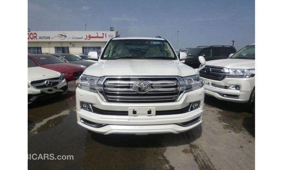 Buy Import Toyota Land Cruiser White Car in Import - Dubai in Aragatsotn Buy Import Toyota Land Cruiser White Car in Import - Dubai in Aragatsotn