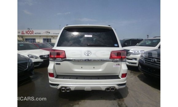 Buy Import Toyota Land Cruiser White Car in Import - Dubai in Aragatsotn Buy Import Toyota Land Cruiser White Car in Import - Dubai in Aragatsotn