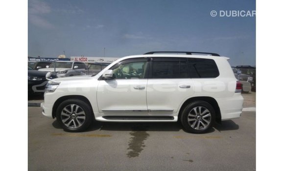 Buy Import Toyota Land Cruiser White Car in Import - Dubai in Aragatsotn Buy Import Toyota Land Cruiser White Car in Import - Dubai in Aragatsotn