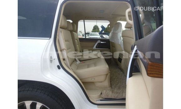 Buy Import Toyota Land Cruiser White Car in Import - Dubai in Aragatsotn Buy Import Toyota Land Cruiser White Car in Import - Dubai in Aragatsotn
