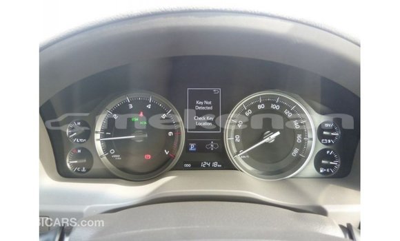 Buy Import Toyota Land Cruiser White Car in Import - Dubai in Aragatsotn Buy Import Toyota Land Cruiser White Car in Import - Dubai in Aragatsotn