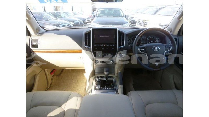 Big with watermark toyota land cruiser aragatsotn import dubai 2664