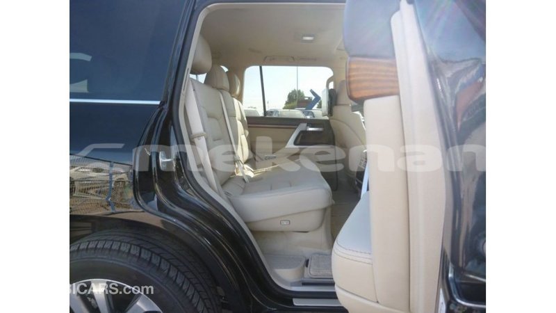 Big with watermark toyota land cruiser aragatsotn import dubai 2664