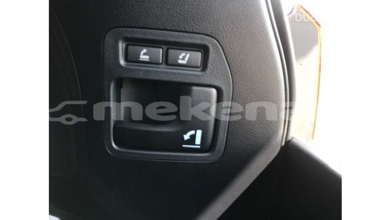 Big with watermark toyota land cruiser aragatsotn import dubai 2665