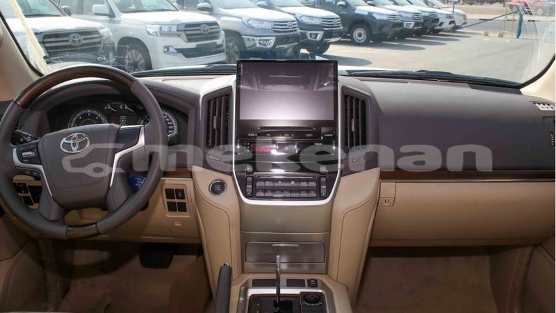 Big with watermark toyota land cruiser aragatsotn import dubai 2667