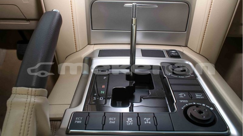 Big with watermark toyota land cruiser aragatsotn import dubai 2667