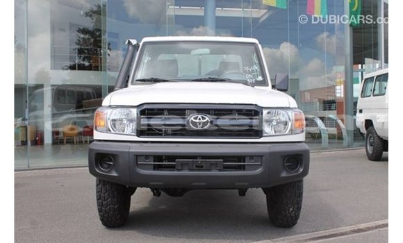 Buy Import Toyota Land Cruiser White Car in Import - Dubai in Aragatsotn Buy Import Toyota Land Cruiser White Car in Import - Dubai in Aragatsotn