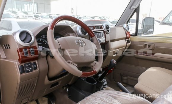 Buy Import Toyota Land Cruiser Beige Car in Import - Dubai in Aragatsotn Buy Import Toyota Land Cruiser Beige Car in Import - Dubai in Aragatsotn