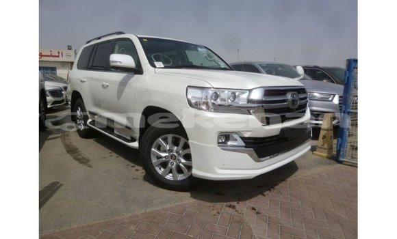 Buy Import Toyota Land Cruiser White Car in Import - Dubai in Aragatsotn Buy Import Toyota Land Cruiser White Car in Import - Dubai in Aragatsotn