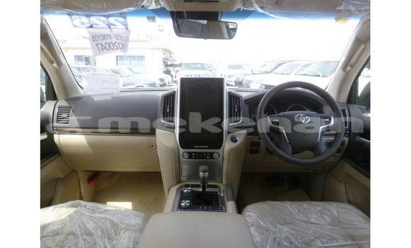 Buy Import Toyota Land Cruiser White Car in Import - Dubai in Aragatsotn Buy Import Toyota Land Cruiser White Car in Import - Dubai in Aragatsotn