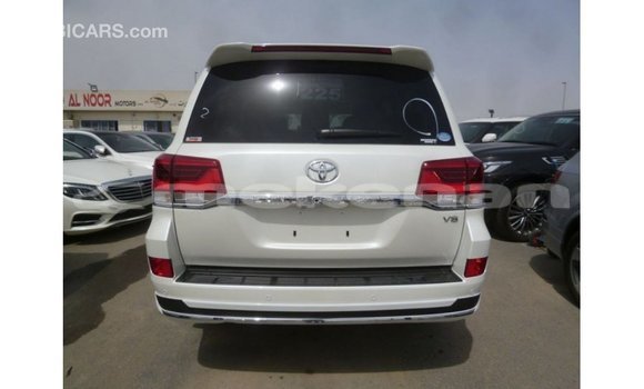 Buy Import Toyota Land Cruiser White Car in Import - Dubai in Aragatsotn Buy Import Toyota Land Cruiser White Car in Import - Dubai in Aragatsotn