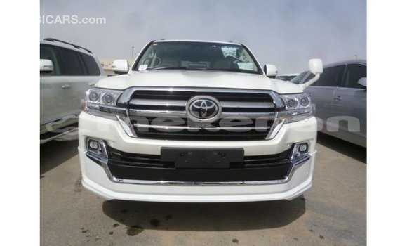 Buy Import Toyota Land Cruiser White Car in Import - Dubai in Aragatsotn Buy Import Toyota Land Cruiser White Car in Import - Dubai in Aragatsotn