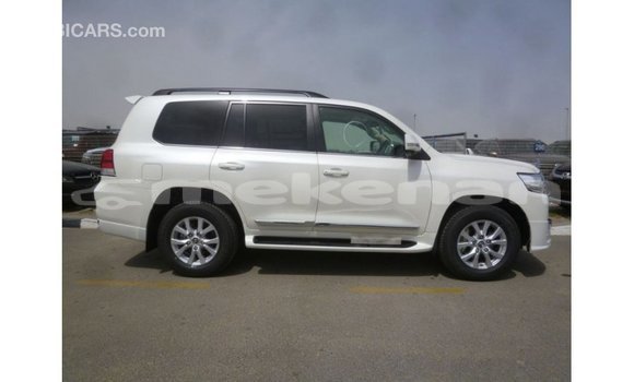 Buy Import Toyota Land Cruiser White Car in Import - Dubai in Aragatsotn Buy Import Toyota Land Cruiser White Car in Import - Dubai in Aragatsotn