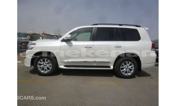 Buy Import Toyota Land Cruiser White Car in Import - Dubai in Aragatsotn Buy Import Toyota Land Cruiser White Car in Import - Dubai in Aragatsotn