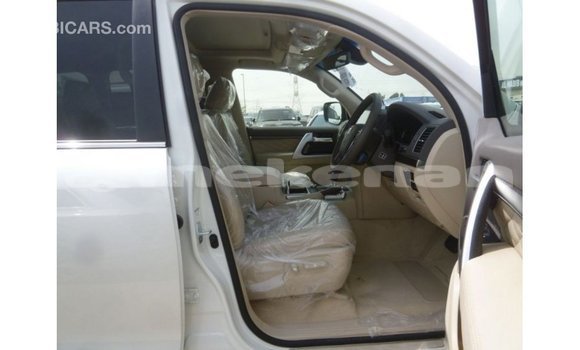 Buy Import Toyota Land Cruiser White Car in Import - Dubai in Aragatsotn Buy Import Toyota Land Cruiser White Car in Import - Dubai in Aragatsotn