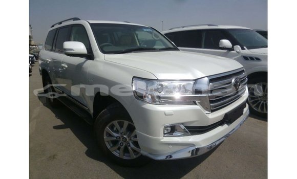 Buy Import Toyota Land Cruiser White Car in Import - Dubai in Aragatsotn Buy Import Toyota Land Cruiser White Car in Import - Dubai in Aragatsotn