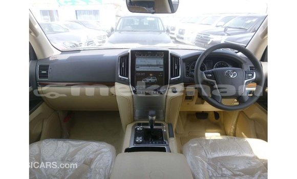 Buy Import Toyota Land Cruiser White Car in Import - Dubai in Aragatsotn Buy Import Toyota Land Cruiser White Car in Import - Dubai in Aragatsotn