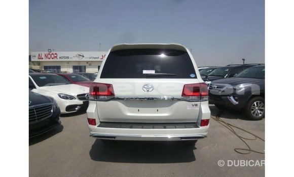 Buy Import Toyota Land Cruiser White Car in Import - Dubai in Aragatsotn Buy Import Toyota Land Cruiser White Car in Import - Dubai in Aragatsotn