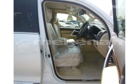 Buy Import Toyota Land Cruiser White Car in Import - Dubai in Aragatsotn Buy Import Toyota Land Cruiser White Car in Import - Dubai in Aragatsotn