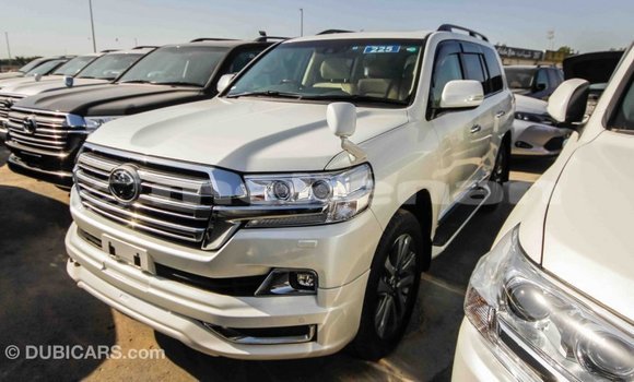 Buy Import Toyota Land Cruiser White Car in Import - Dubai in Aragatsotn Buy Import Toyota Land Cruiser White Car in Import - Dubai in Aragatsotn