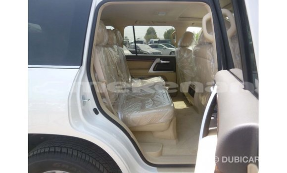 Buy Import Toyota Land Cruiser White Car in Import - Dubai in Aragatsotn Buy Import Toyota Land Cruiser White Car in Import - Dubai in Aragatsotn