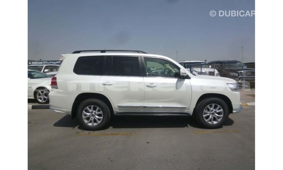 Buy Import Toyota Land Cruiser White Car in Import - Dubai in Aragatsotn Buy Import Toyota Land Cruiser White Car in Import - Dubai in Aragatsotn